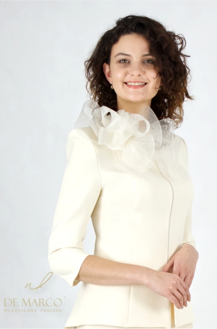 White wedding accessories for the trouser suit dress set for the modern bride. Tailor-made design. De Marco online store