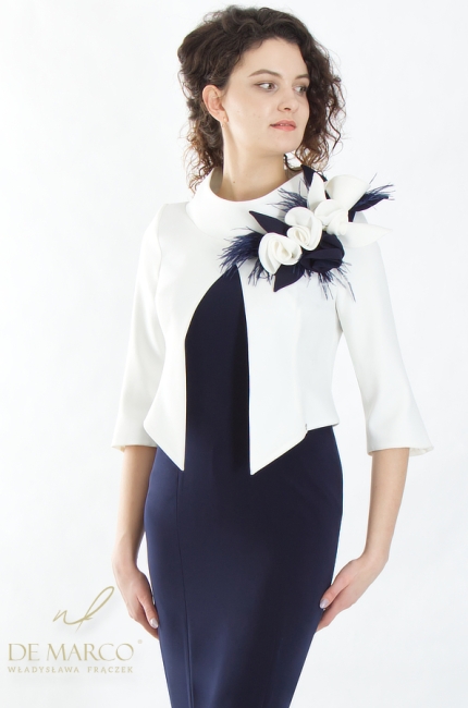 Elegant dress with a jacket in white and navy blue with a handmade brooch pin from Polish designer Władysława Frączek De Marco