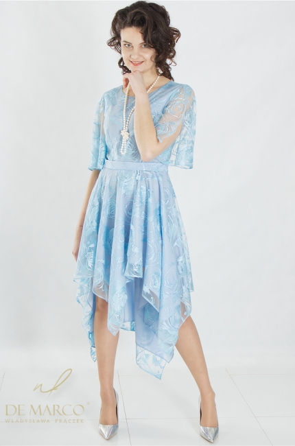 Szyta w Polsce luksusowa koronkowa sukienka okolicznościowa. Modne błękitne stylizacje na wesele De Marco