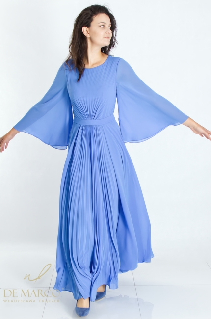 Airy, chic formal dress with pleating in blue. Polish producer De Marco