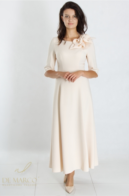 Romantic formal wedding maxi dress with a hand-formed pin. De Marco tailoring