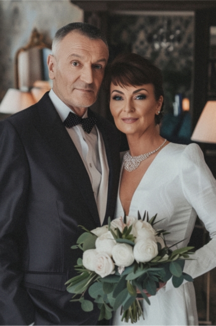 Exclusive wedding dresses for 50-year-olds, 60-year-olds, 70-year-olds, made to measure in the De Marco tailoring studio. Tailoring a wedding dress for a mature young lady